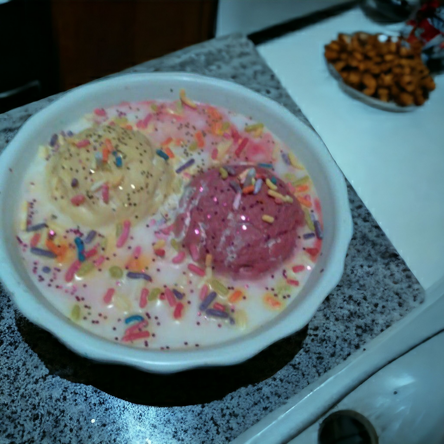 Ice cream cake -bowl