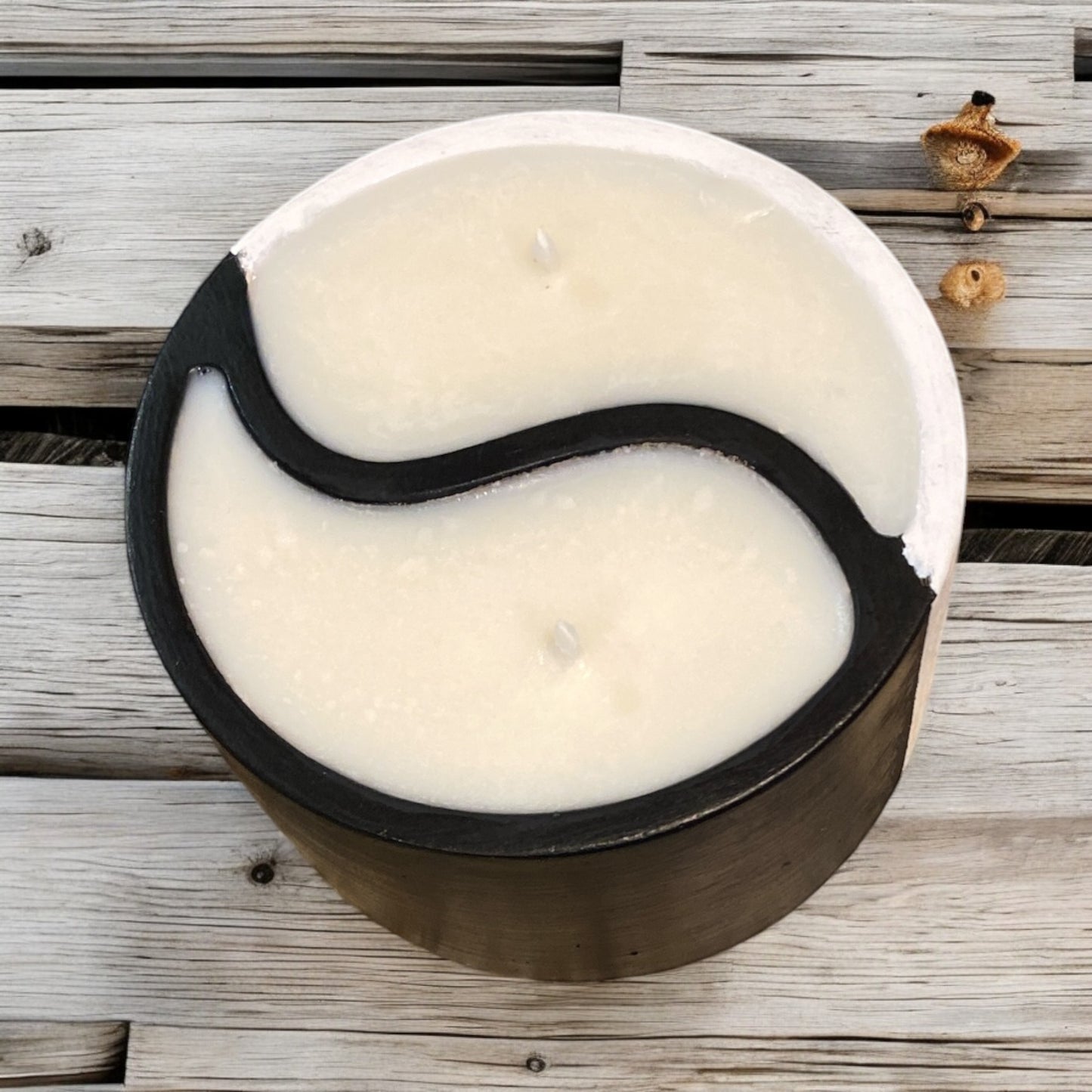 Ying yang scented candle